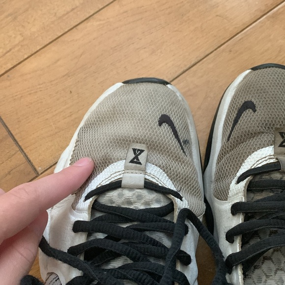 Nike gym shoes HAVE BEEN WORN, good shoes got lots of compliments - Picture 7 of 7